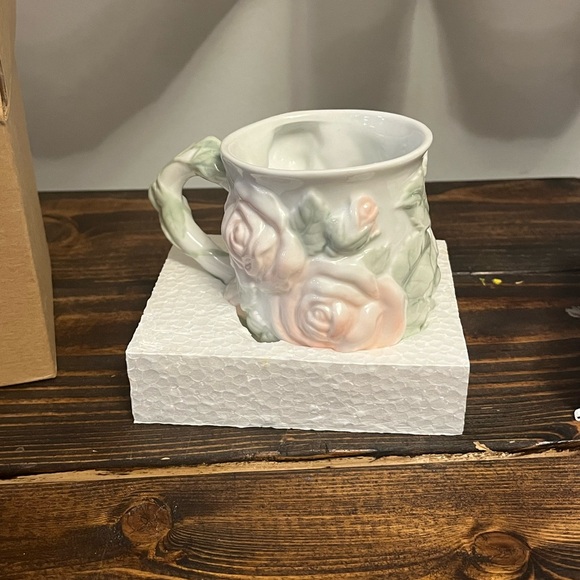 NWT VTG Avon Rose Cherub mug - Picture 7 of 8
